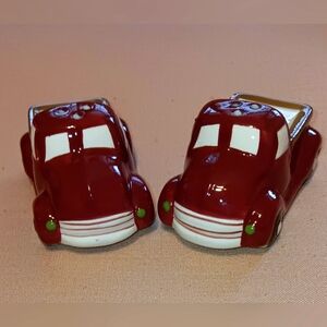 Salt and pepper shakers pickup trucks NEW